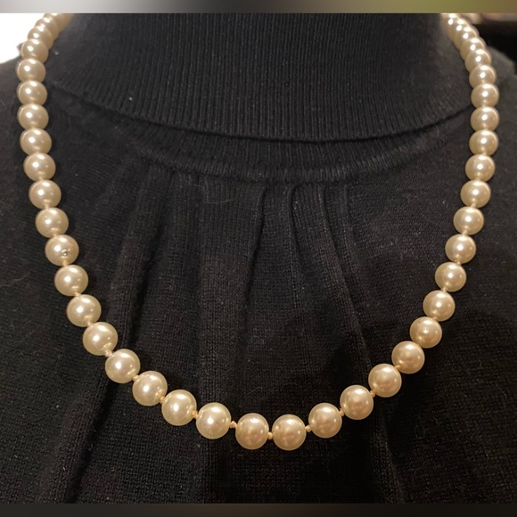 Vintage fresh water Pearl necklace. Beautiful, authentic. Screw on clasp. - Picture 1 of 7